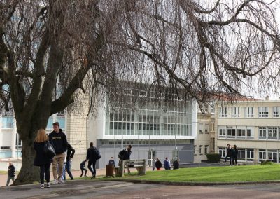 Cour lycée atrium